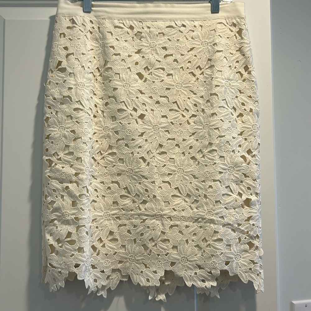 Loft floral appliqué pencil skirt- off white.